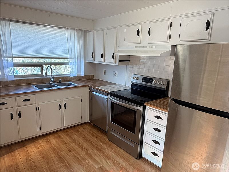 3rd image of 1200 Lincoln Street #103