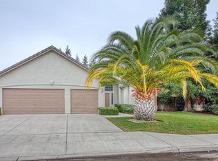 1029 N Burgan Ave, Clovis, CA 93611