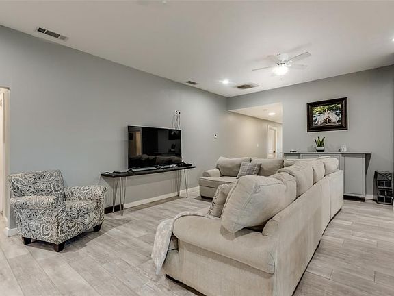 4th image of 1201 Mayfield Ave