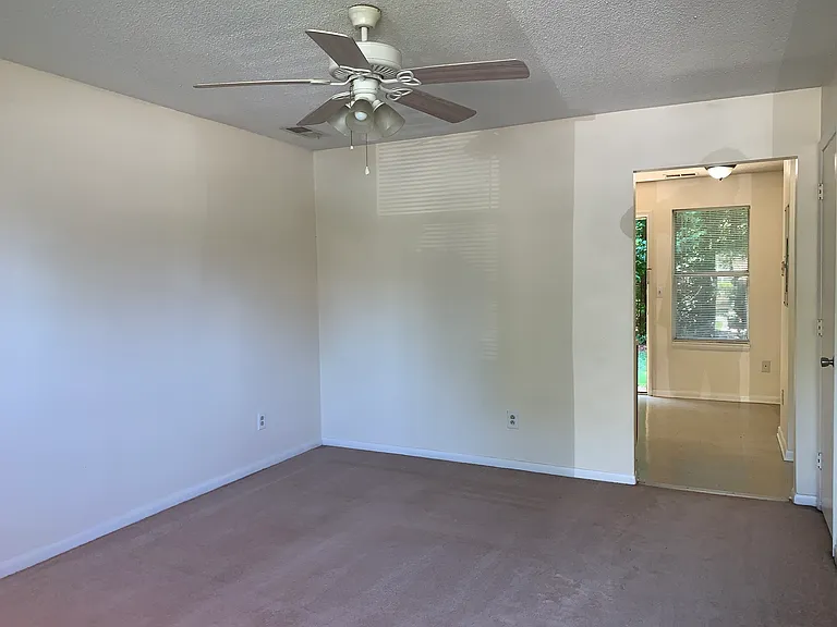 302 Greenwood Dr #302 — Photo 2
