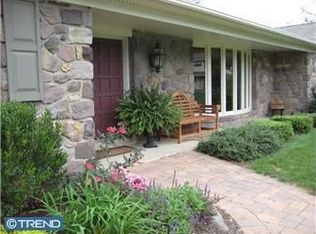 2 Bankers Dr, Washington Crossing, PA 18977