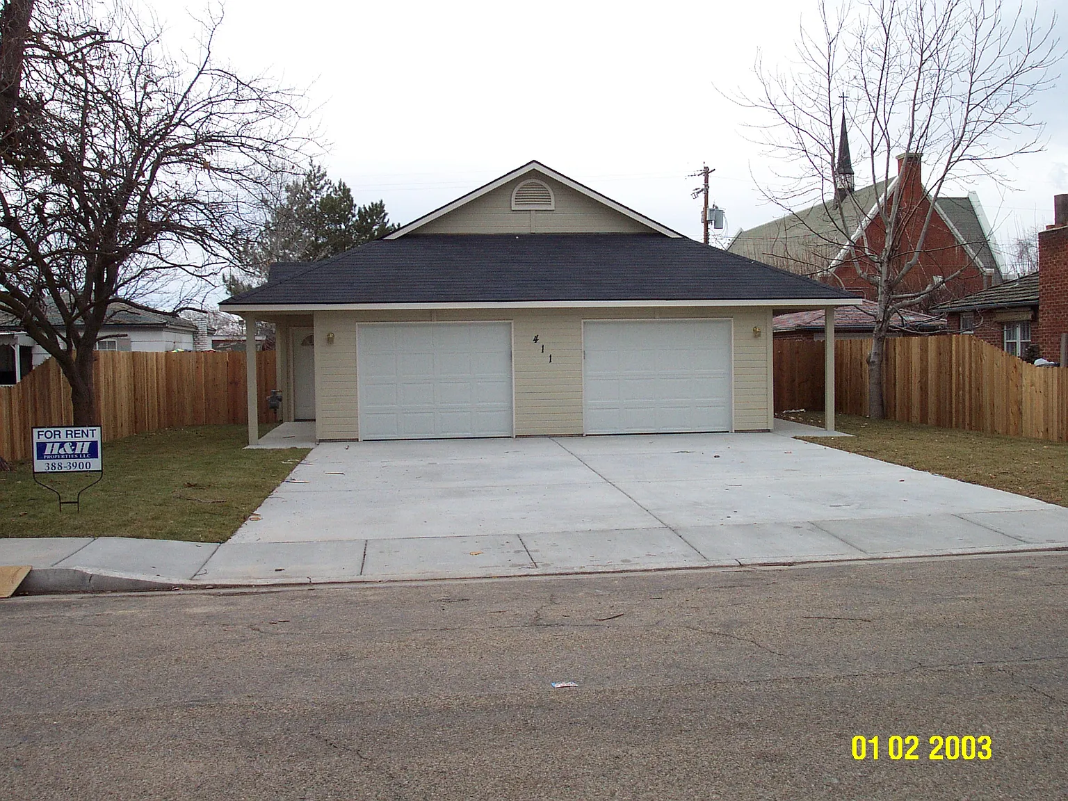 411 MAPLE #B — Photo 4