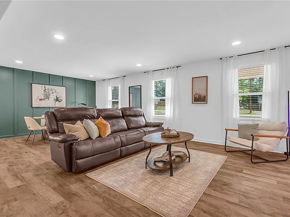 5th image of 106 Bedford Dr