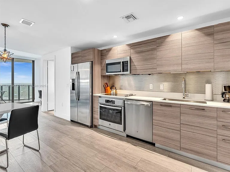 121 NE 34th St #3114 — Photo 9