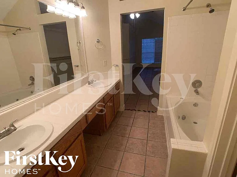 18614 Seaton Dr — Photo 15