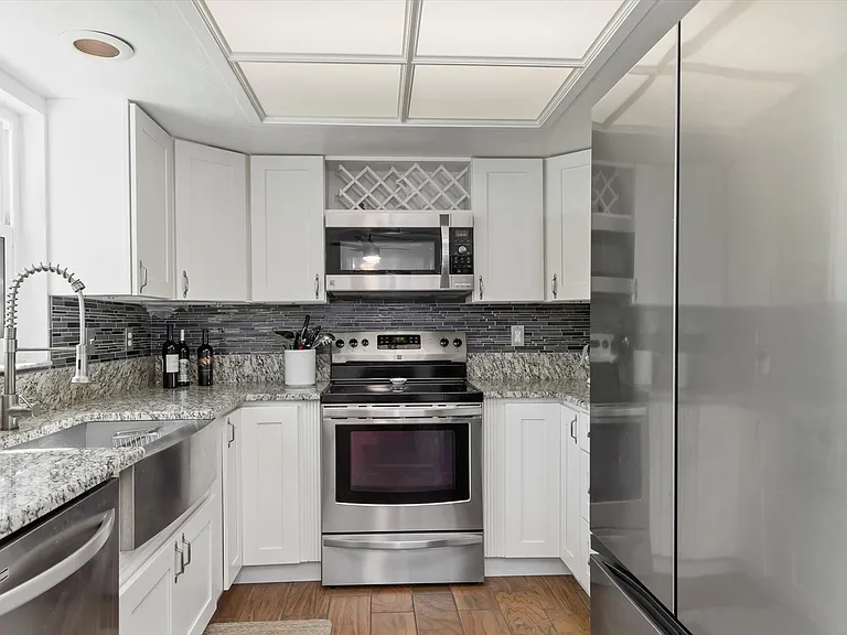 225 W McKenzie St — Photo 26