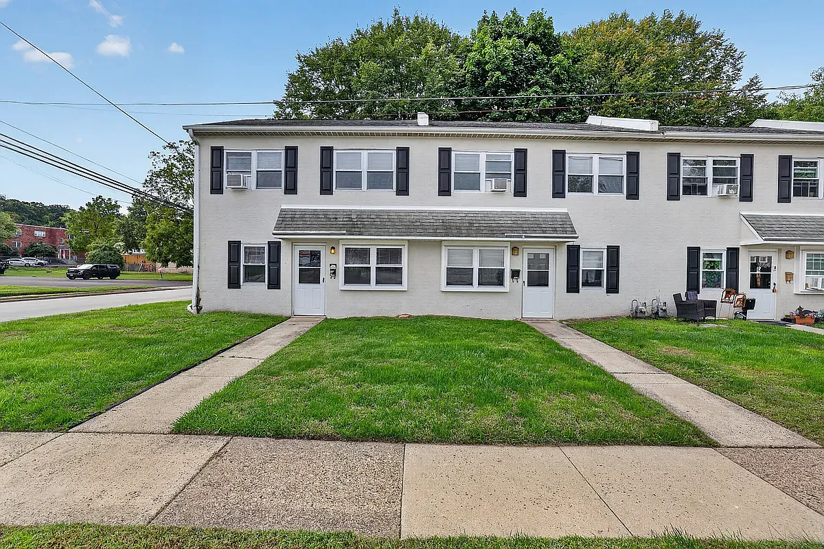 1154 Bradfield Rd — Photo 3
