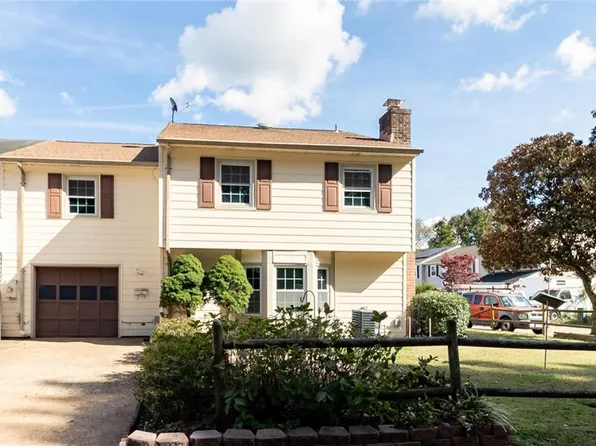 2939 N Radcliffe Ln, Chesapeake, VA 23321