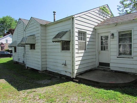 3rd image of 132 Kathron Ave