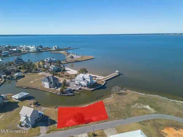 14 Palmwood Dr, Pass Christian, MS 39571