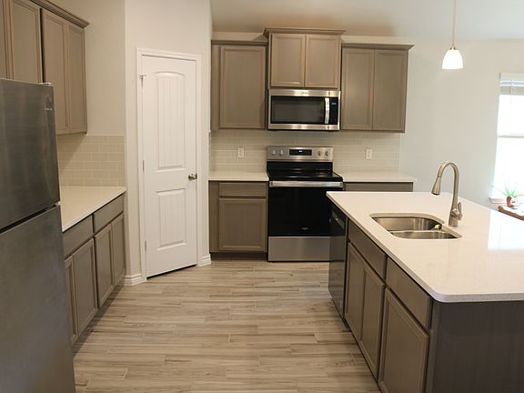4th image of 5868 Copano Loop