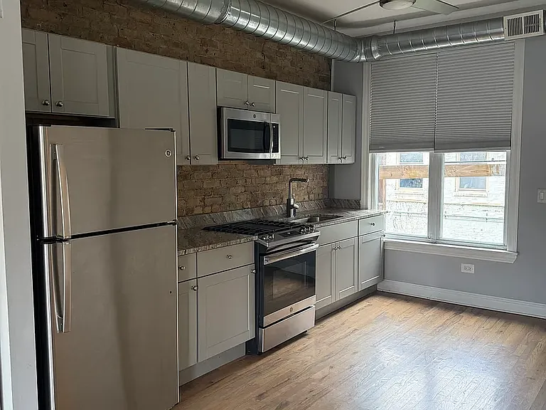 731 W Ohio St #1 — Photo 4
