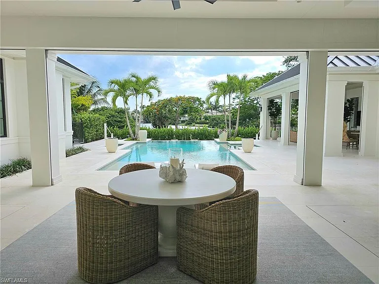 637 Palm Cir W — Photo 39