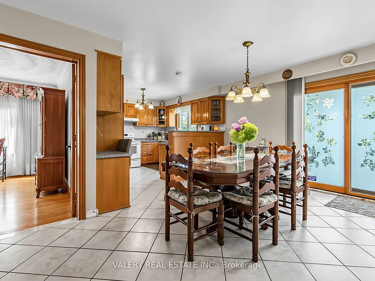 370 Maple Leaf Dr — Photo 9