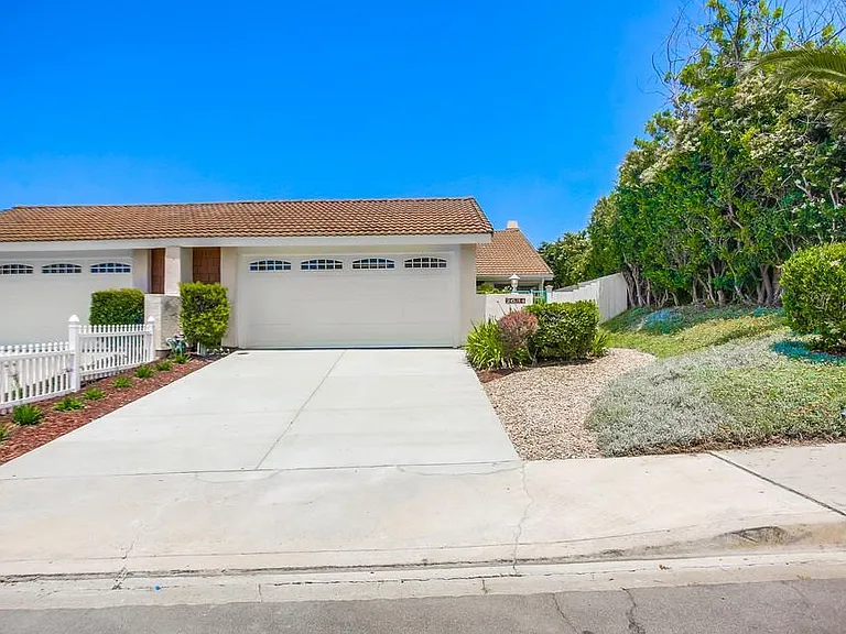 2634 Luciernaga St — Photo 10