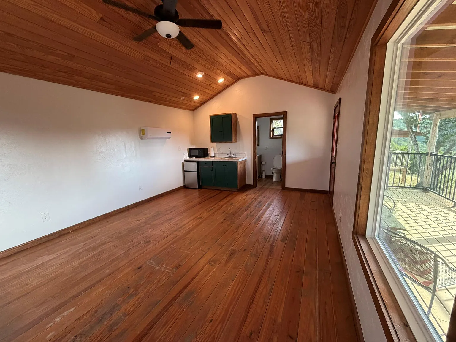 1 bed, 1.0 bath, 375 sqft, $1,200 — Photo 2