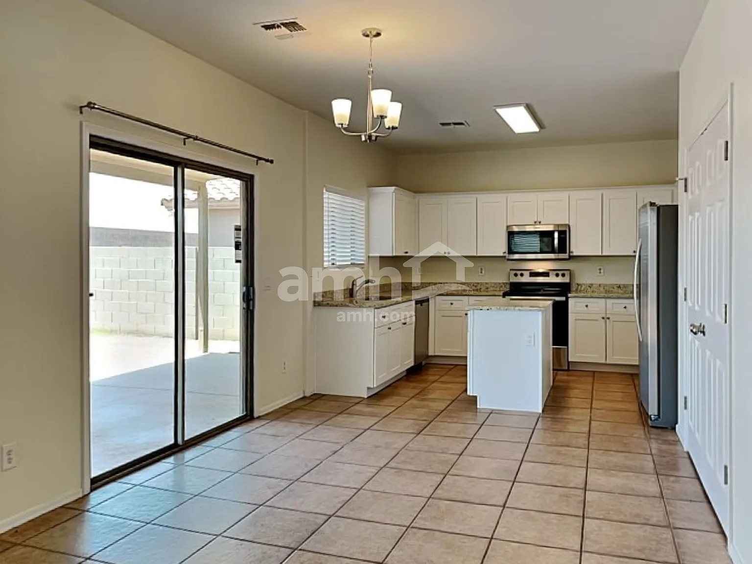 4 bed, 3.0 bath, 2489 sqft, $2,395 — Photo 4