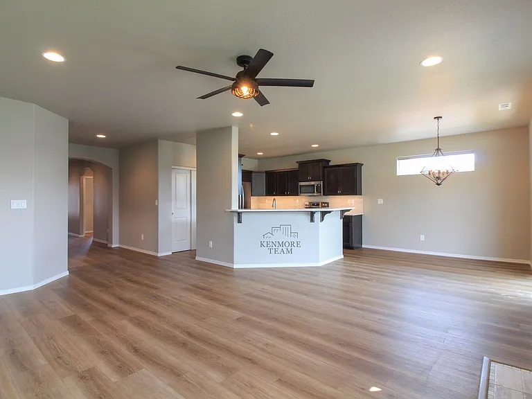 545 Marysville Way — Photo 4