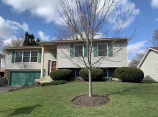 1040 Browning Ln, Lake Zurich, IL 60047