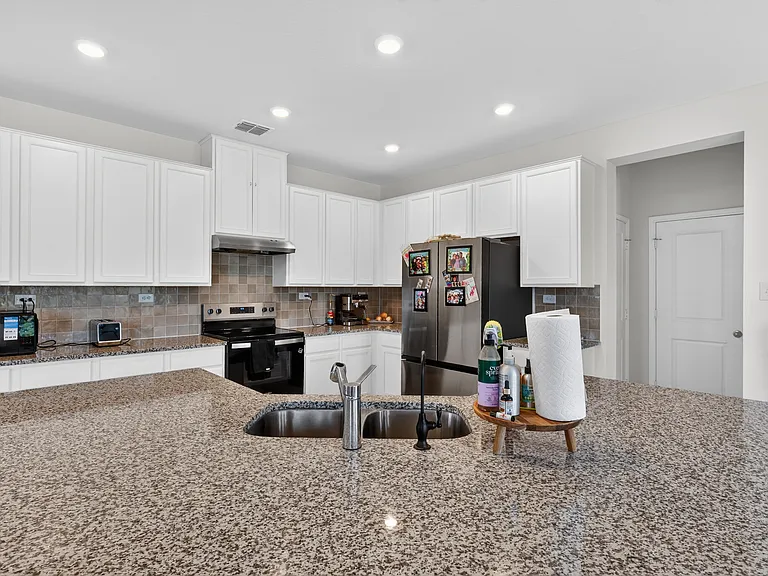 9403 Hinterlands Dr — Photo 12