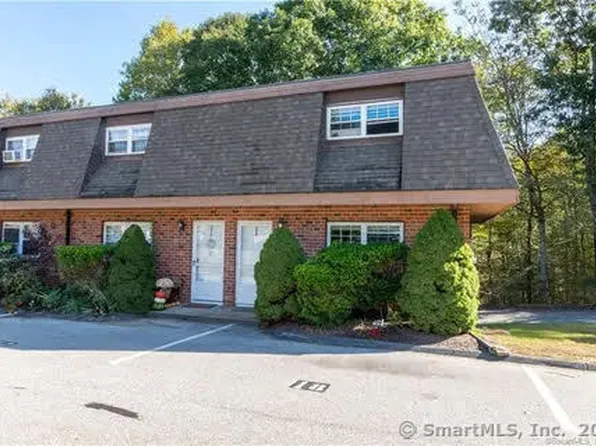 39 Ash Drive APT 18, Ledyard, CT 06335