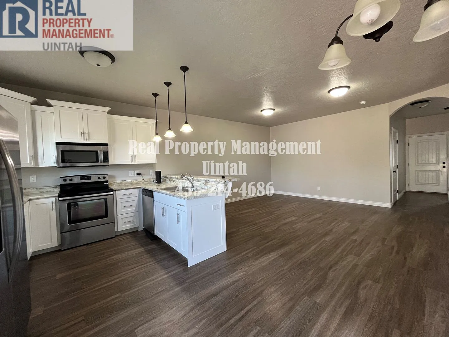 3 bed 2.5 bath townhome in Fox Run — Photo 4