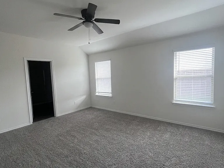 3300 Stanley St — Photo 5