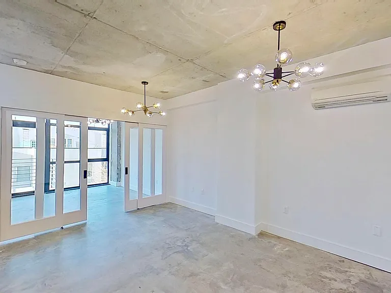 27 Montrose Ave #5T — Photo 16