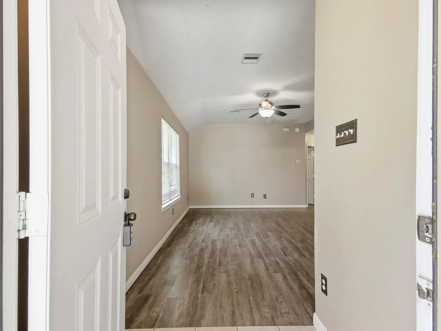 3 bed, 2.0 bath, 1200 sqft, $1,795 — Photo 4