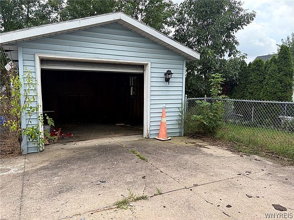 2nd image of 2467 Cleveland Ave