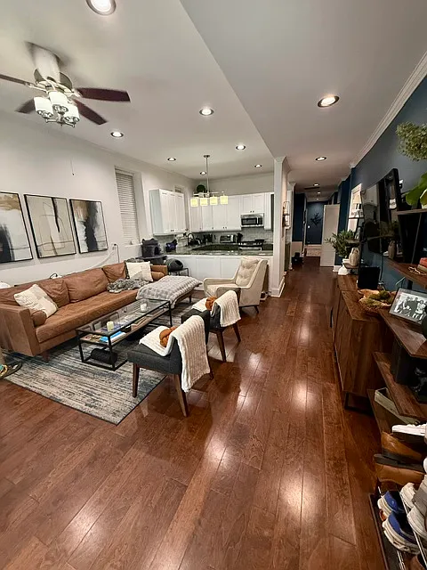 3 bed, 2.5 bath, 1800 sqft, $5,000 — Photo 2