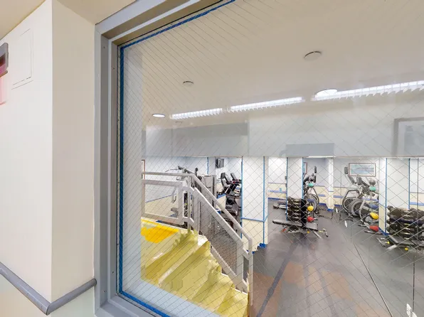 301 East 38th Street image 13 of 18