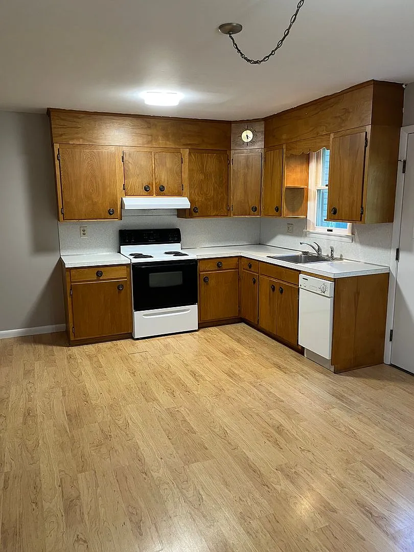 Fleetwood 2 bedroom Townhome — Photo 1