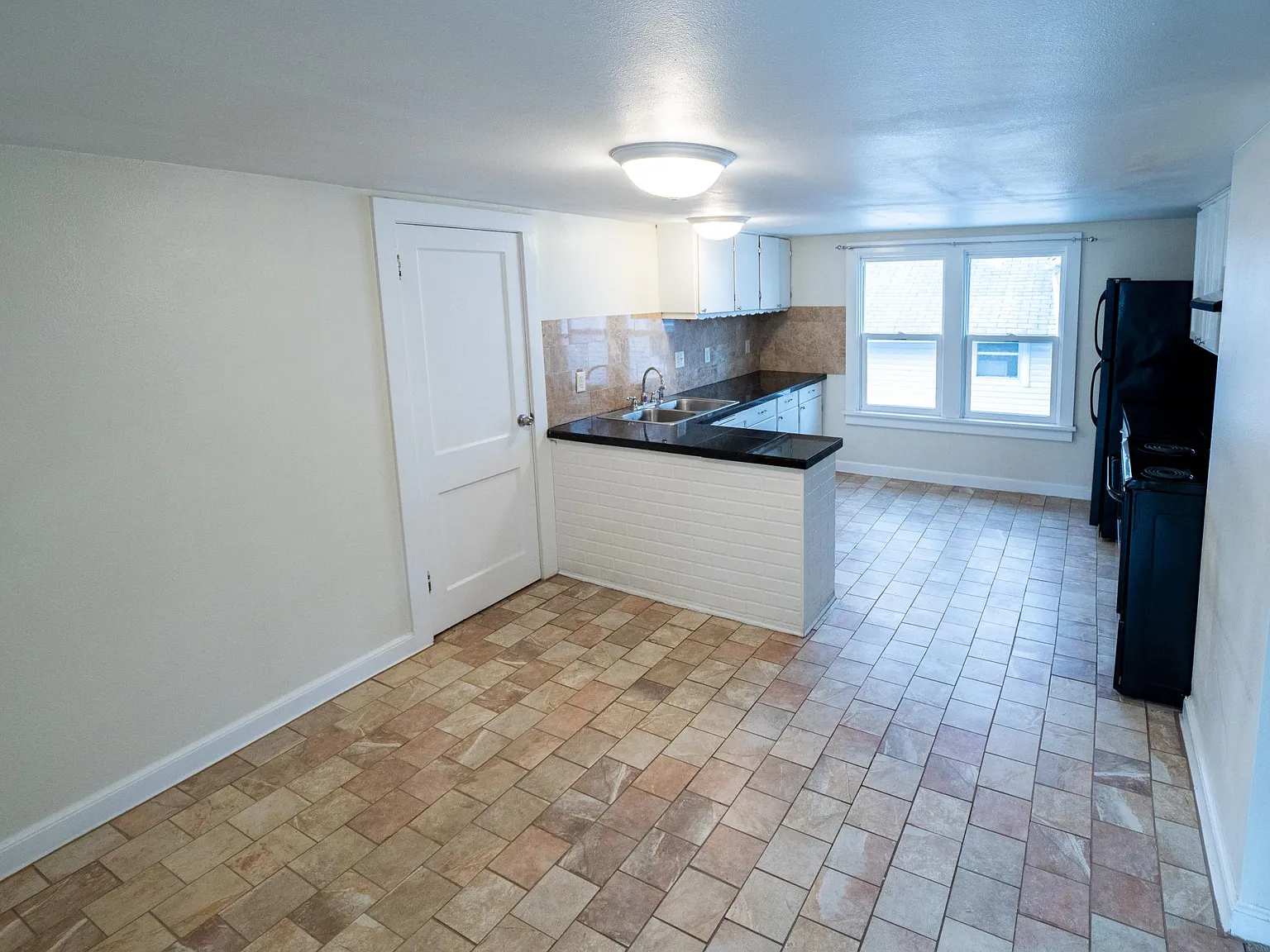 1 bed, 900 sqft, $1,050 — Photo 4
