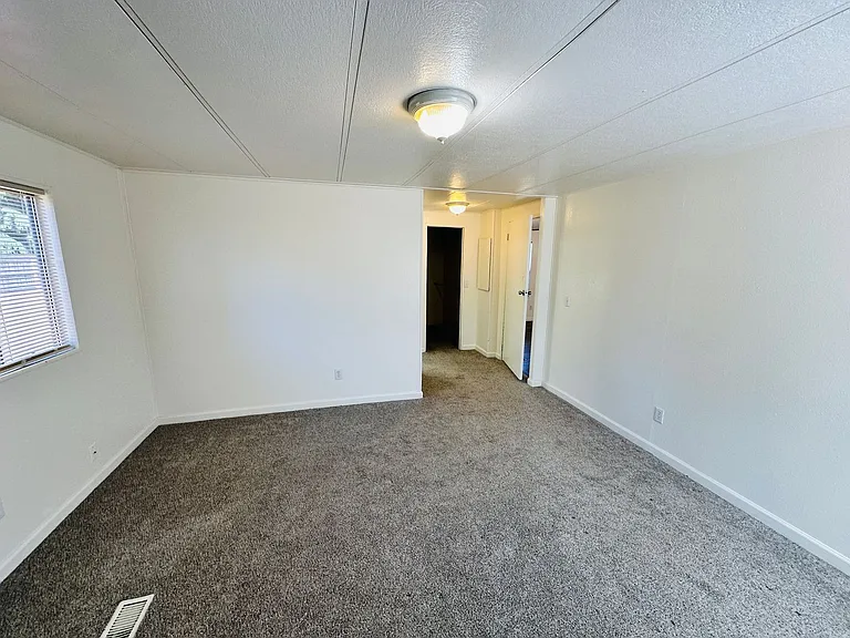 14014 NE 70th Ave — Photo 11