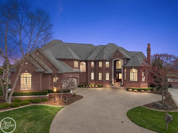 49515 Regatta St, Chesterfield, MI 48047
