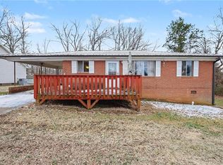 1892 Lake Rd, Thomasville, NC 27360