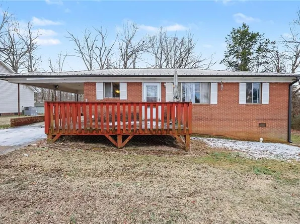 1892 Lake Rd, Thomasville, NC 27360