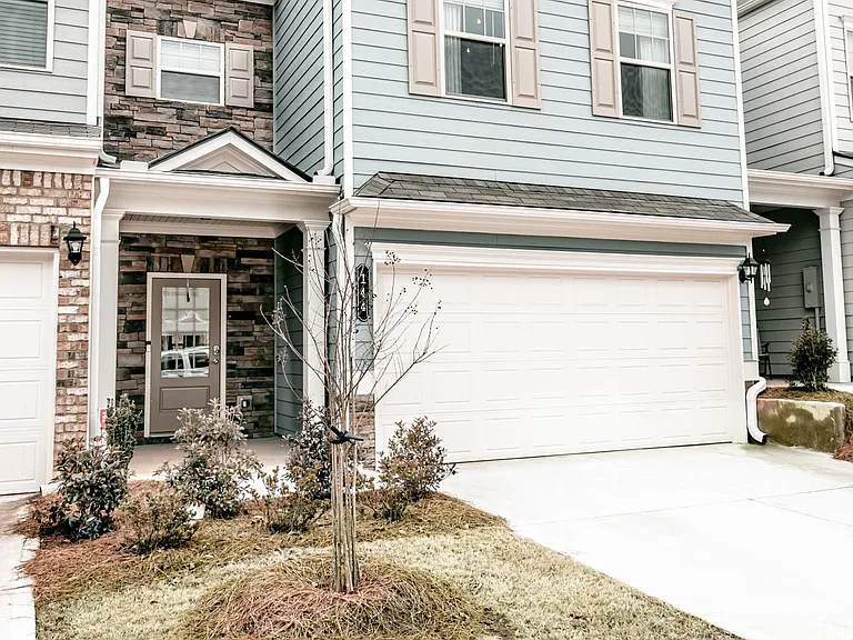 144 Madison Bnd — Photo 1