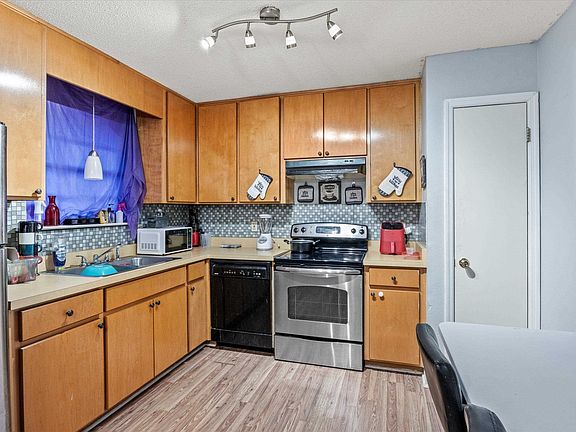 5th image of 94 Park Lane Dr