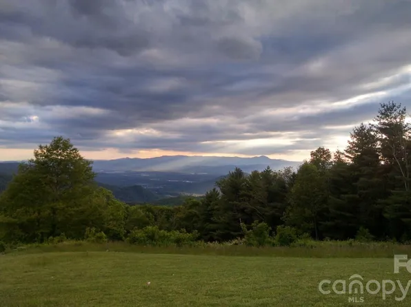 377 Grand Highland Dr #26, Hendersonville, NC 28792