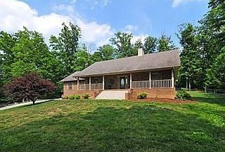 1st image of 3924 Valleybrook Dr