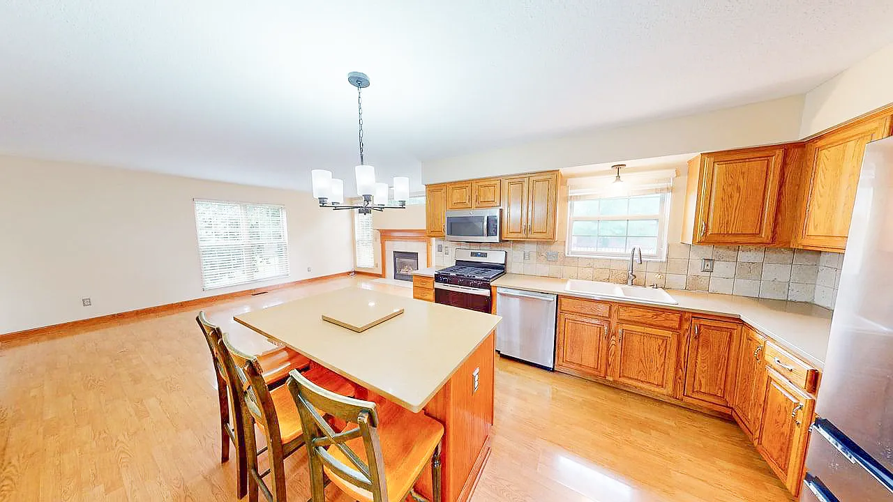 4 bed, 2.5 bath, 2647 sqft, $2,495 — Photo 3