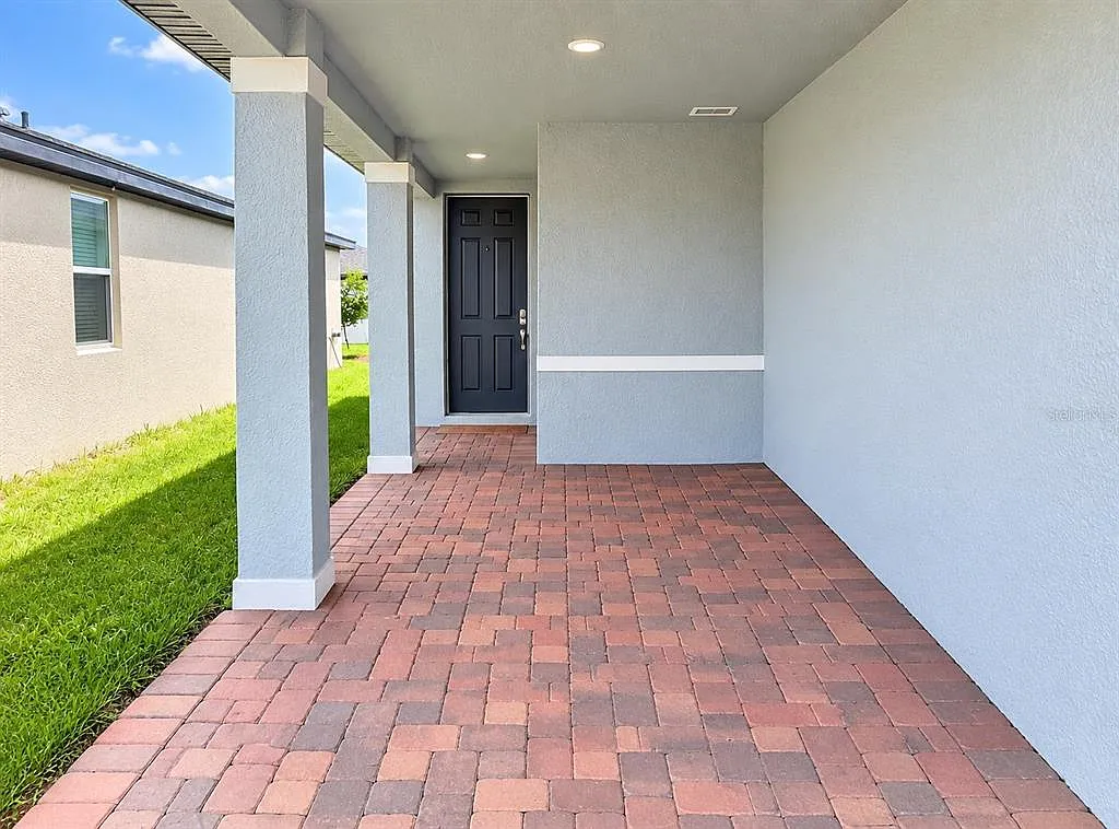 4 bed, 2.0 bath, 1605 sqft, $2,100 — Photo 2