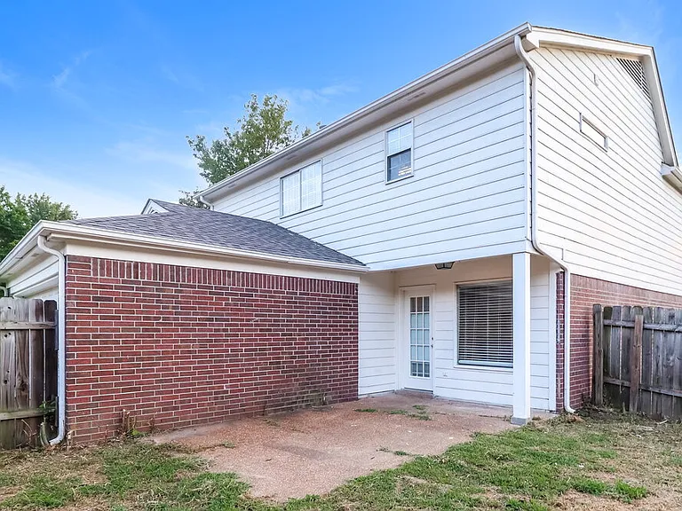 1812 Black Bear Cir E — Photo 16