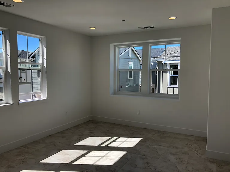 2711 3rd Ave — Photo 4