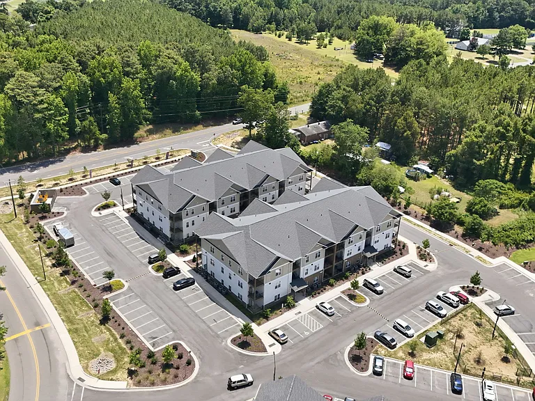 Pine Reserve Apartments — Photo 55