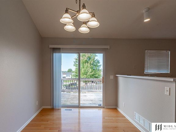 4th image of 15832 Blackwalnut St