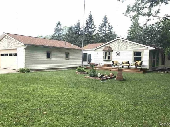 2995 E Lansing Rd, Bancroft, MI 48414