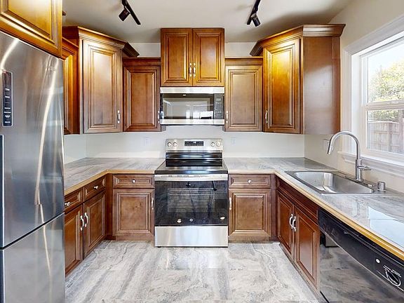 3rd image of 1108 Gumwood Ln